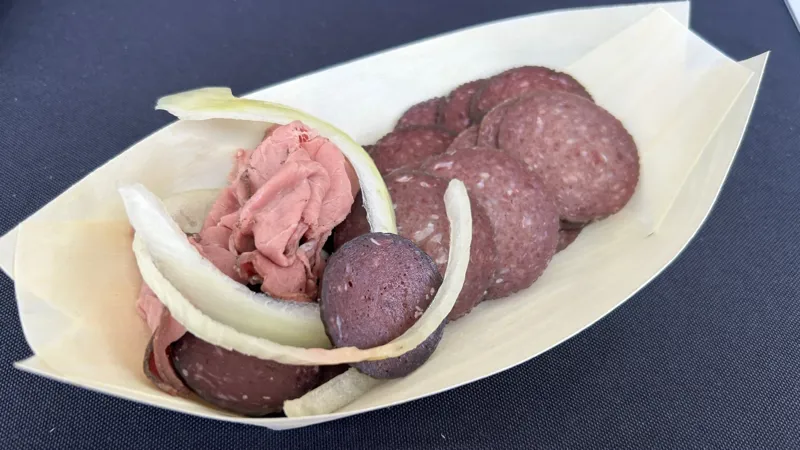 Spekeskål med spekepølse og roastbeef